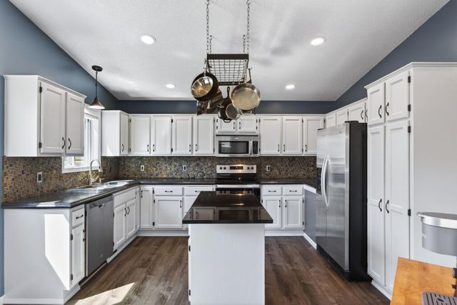 10597 61st Street NE, Albertville, MN 55301