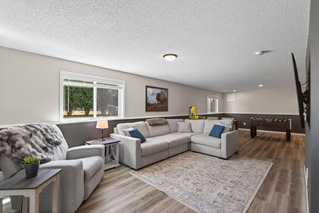 10597 61st Street NE, Albertville, MN 55301