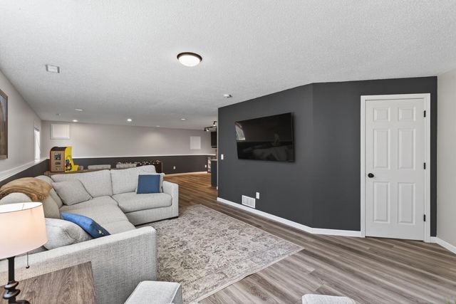 10597 61st Street NE, Albertville, MN 55301