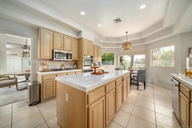 369 Justina Drive, Oceanside, CA 92057