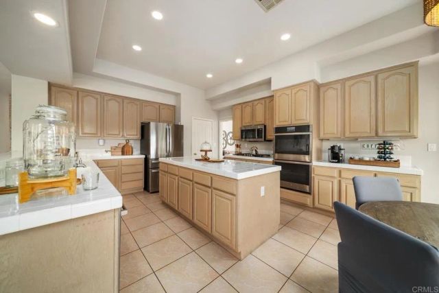 369 Justina Drive, Oceanside, CA 92057