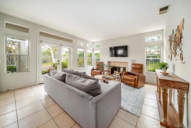 369 Justina Drive, Oceanside, CA 92057
