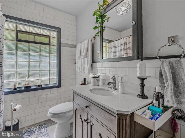 9 S LAUREL AVE, Berkeley Springs, WV 25411