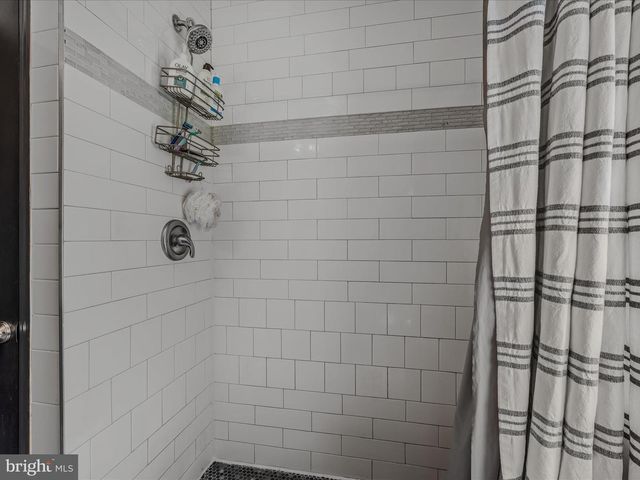 9 S LAUREL AVE, Berkeley Springs, WV 25411
