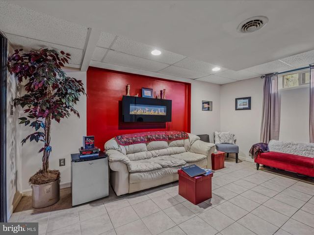 9 S LAUREL AVE, Berkeley Springs, WV 25411