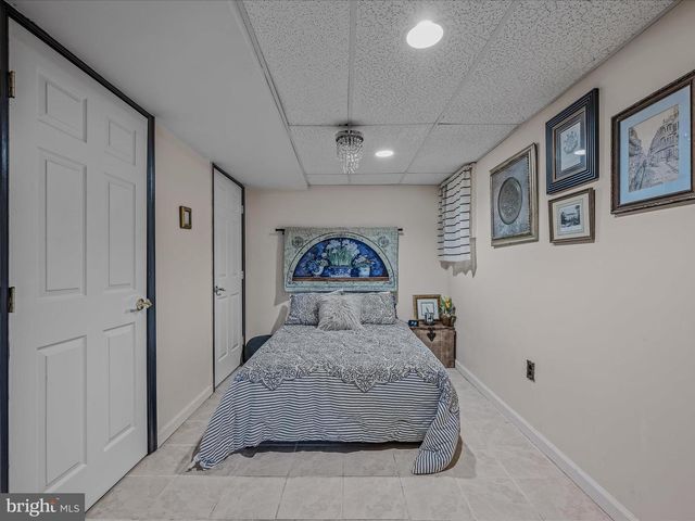 9 S LAUREL AVE, Berkeley Springs, WV 25411