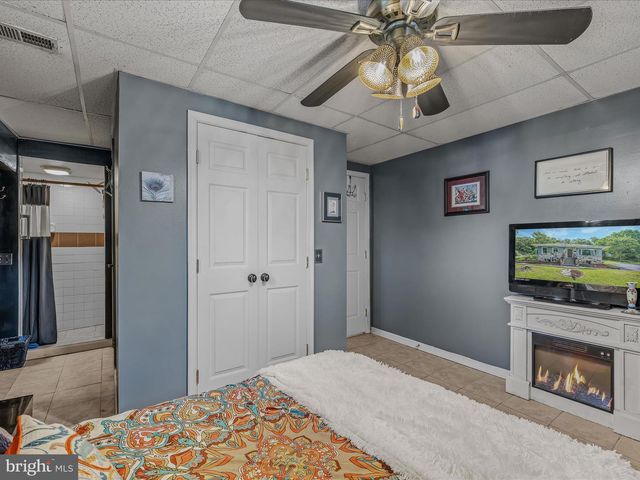 9 S LAUREL AVE, Berkeley Springs, WV 25411