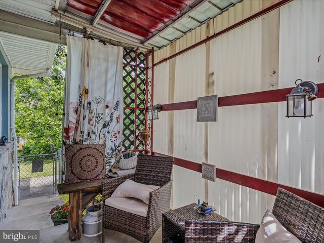 9 S LAUREL AVE, Berkeley Springs, WV 25411