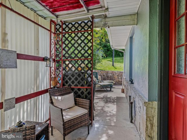 9 S LAUREL AVE, Berkeley Springs, WV 25411