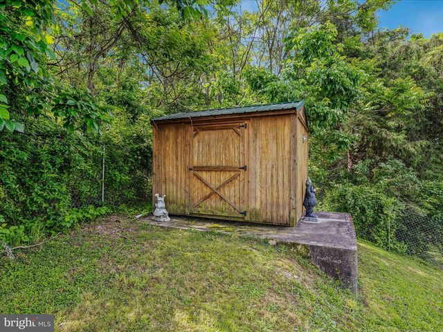 9 S LAUREL AVE, Berkeley Springs, WV 25411