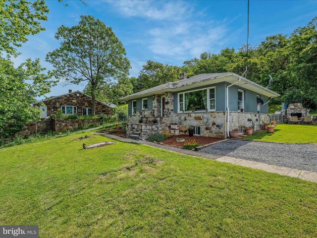 9 S LAUREL AVE, Berkeley Springs, WV 25411