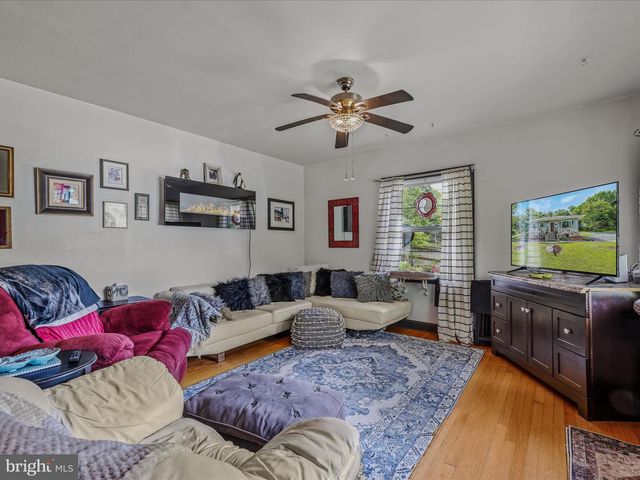 9 S LAUREL AVE, Berkeley Springs, WV 25411