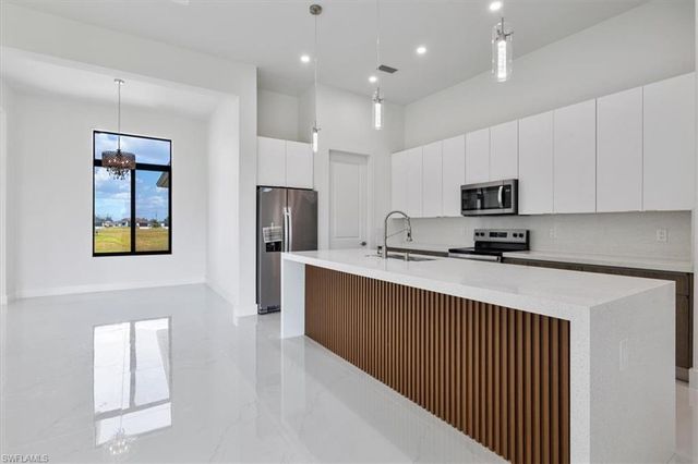 2500 NW 7th ST, Cape Coral, FL 33993