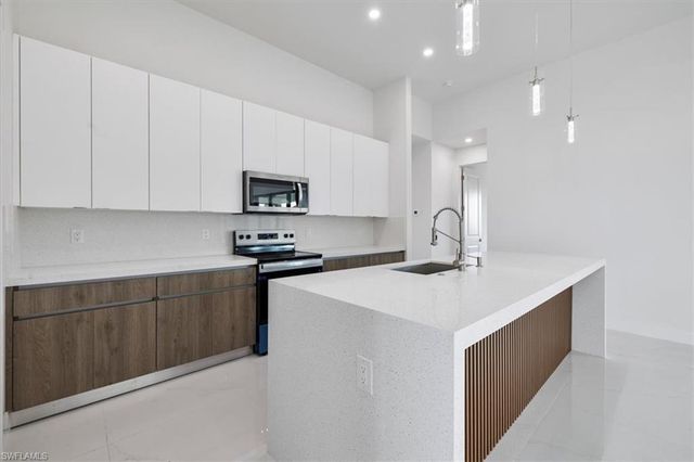 2500 NW 7th ST, Cape Coral, FL 33993