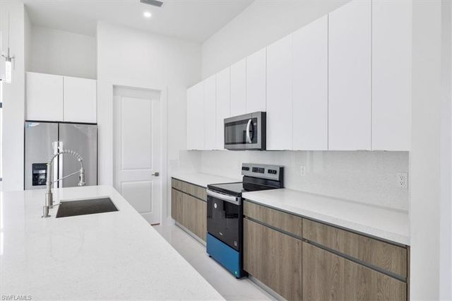 2500 NW 7th ST, Cape Coral, FL 33993