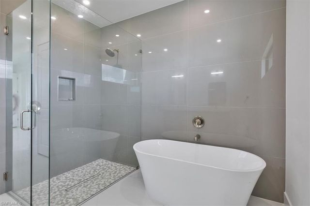 2500 NW 7th ST, Cape Coral, FL 33993