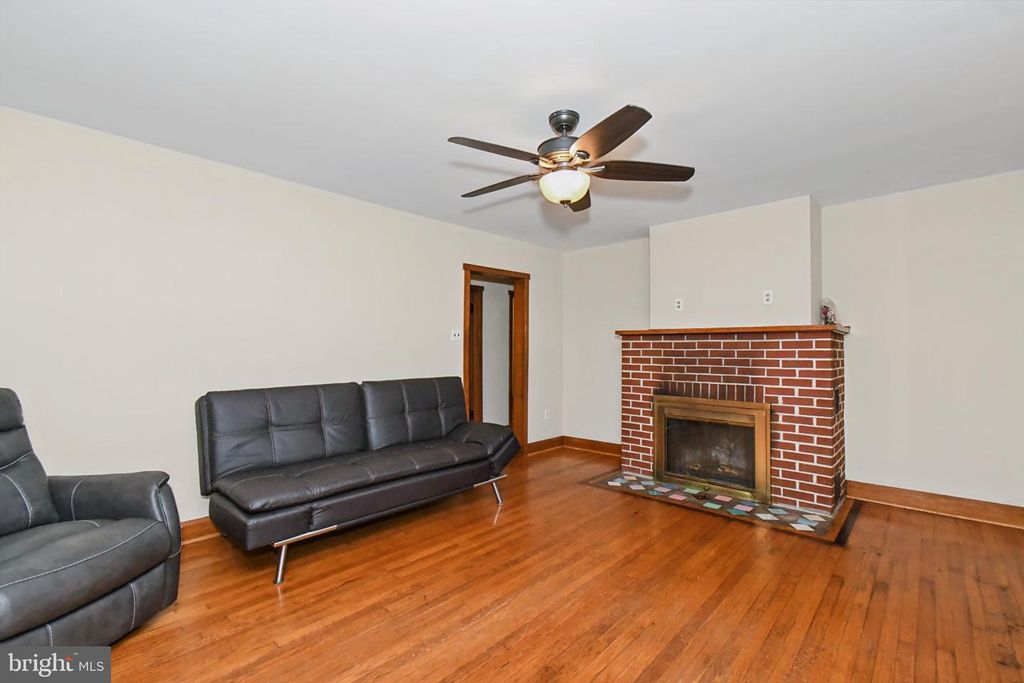 61 N TOWNSHIP LINE RD, ROYERSFORD, PA 19468 — photo 3