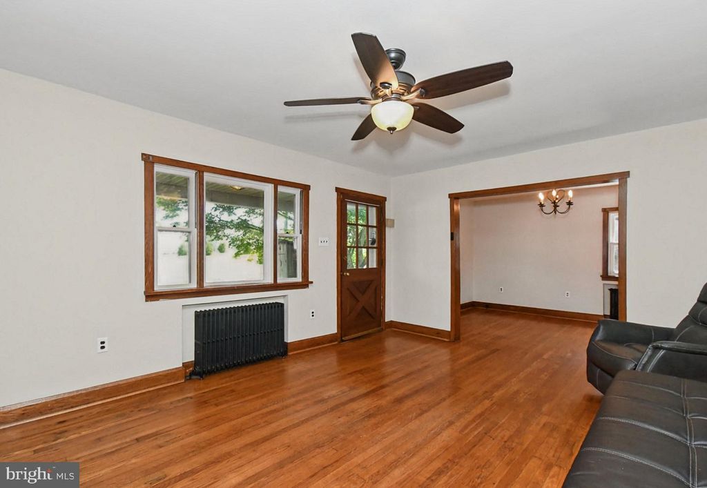 61 N TOWNSHIP LINE RD, ROYERSFORD, PA 19468 — photo 4