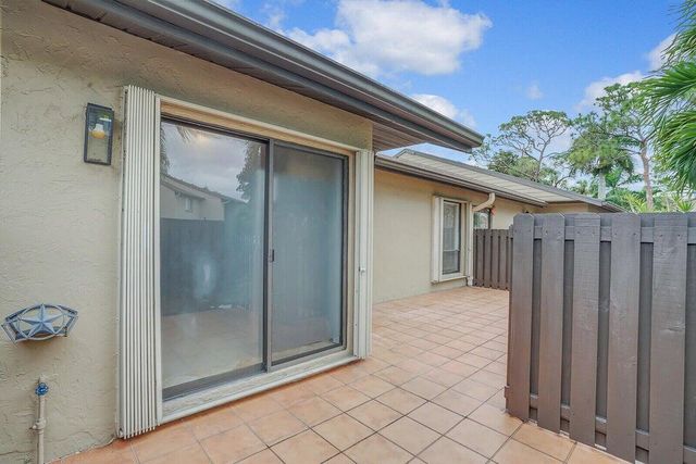 540 Shady Pine Way B, Greenacres, FL 33415