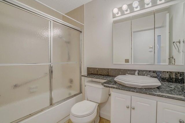 540 Shady Pine Way B, Greenacres, FL 33415