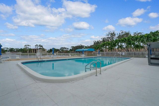 540 Shady Pine Way B, Greenacres, FL 33415