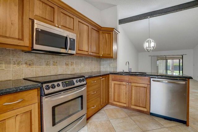 540 Shady Pine Way B, Greenacres, FL 33415