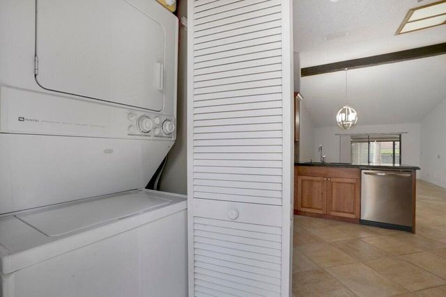 540 Shady Pine Way B, Greenacres, FL 33415