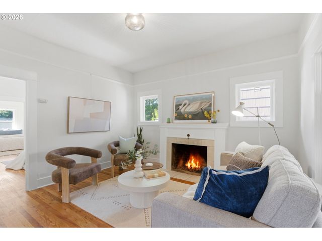 3733 Se 28TH Pl, Portland, OR 97202