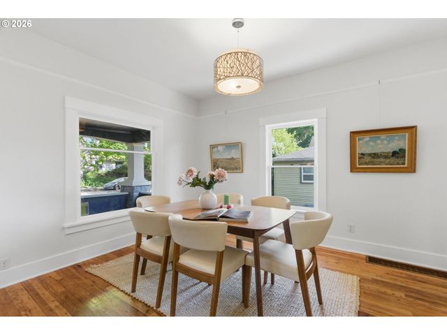 3733 Se 28TH Pl, Portland, OR 97202