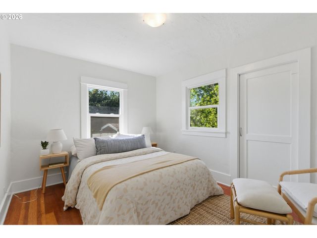 3733 Se 28TH Pl, Portland, OR 97202