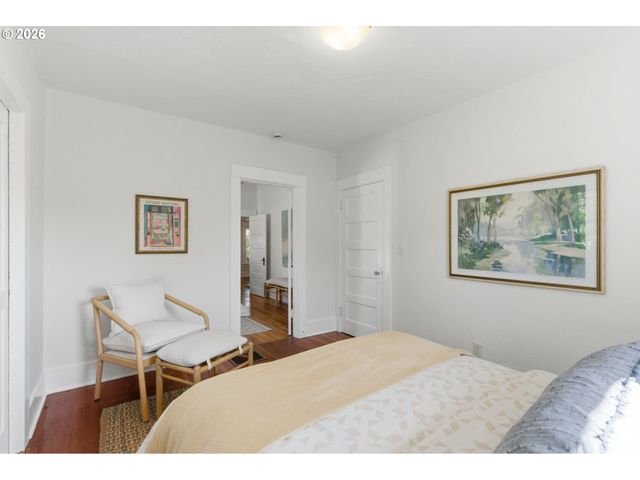 3733 Se 28TH Pl, Portland, OR 97202