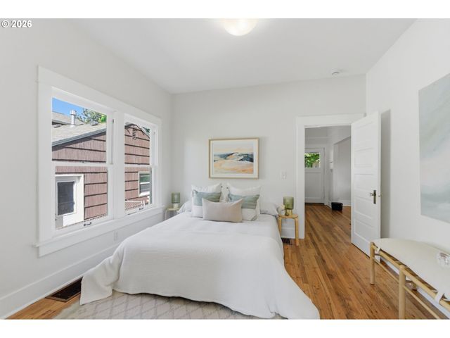 3733 Se 28TH Pl, Portland, OR 97202