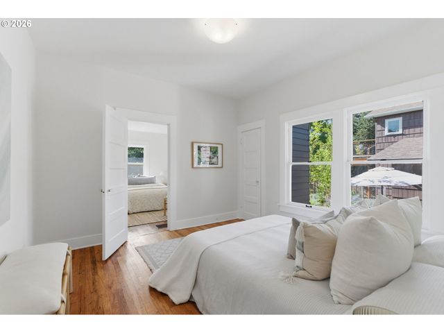 3733 Se 28TH Pl, Portland, OR 97202