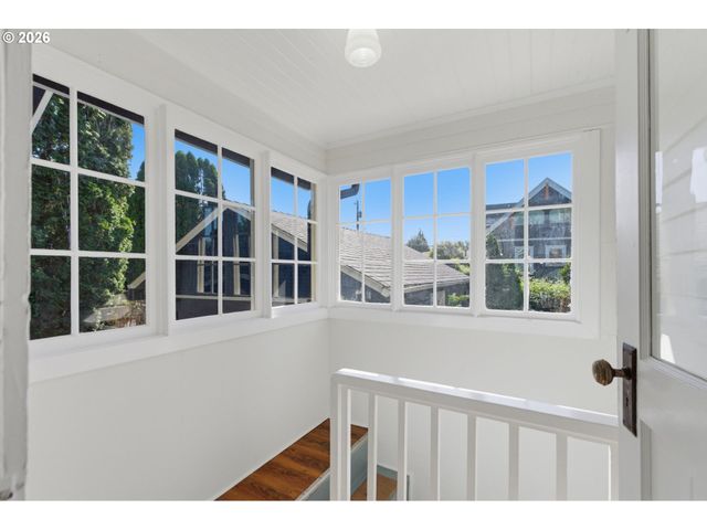 3733 Se 28TH Pl, Portland, OR 97202