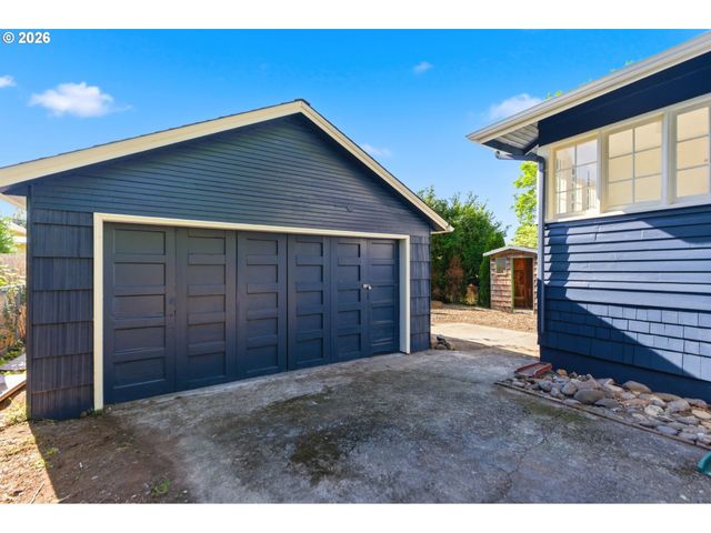 3733 Se 28TH Pl, Portland, OR 97202