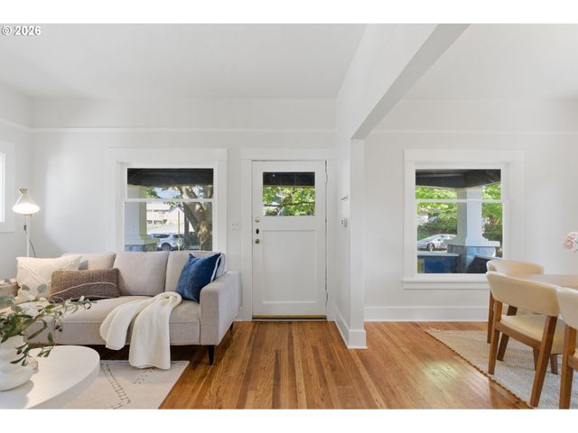 3733 Se 28TH Pl, Portland, OR 97202