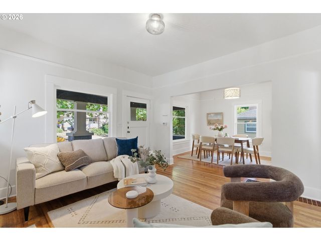 3733 Se 28TH Pl, Portland, OR 97202