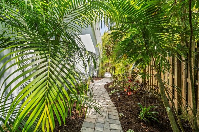 1960 W Pebble Path, Vero Beach, FL 32963