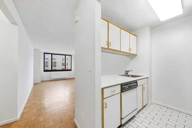 200 Rector Pl Apt 7C, New York City, NY 10280
