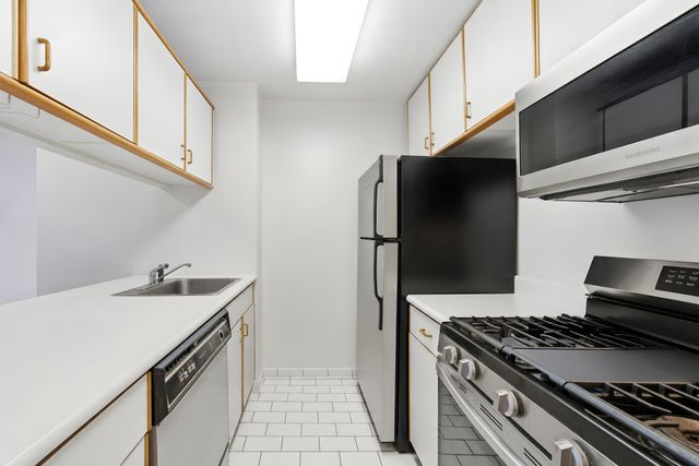 200 Rector Pl Apt 7C, New York City, NY 10280