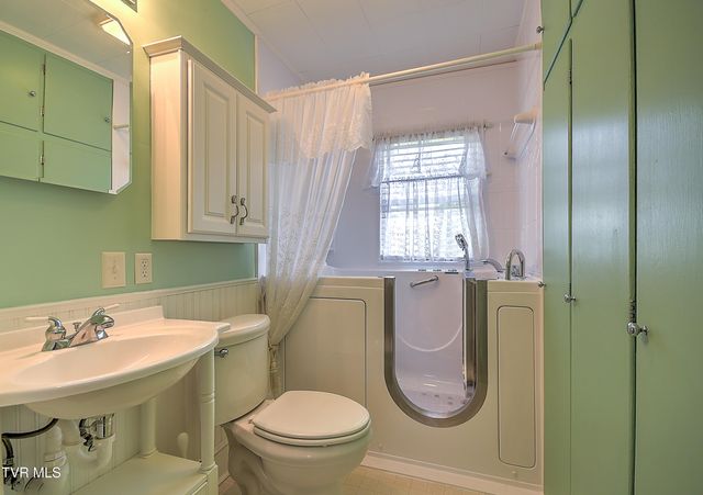 1241 Carolina Avenue, Bristol, TN 37620