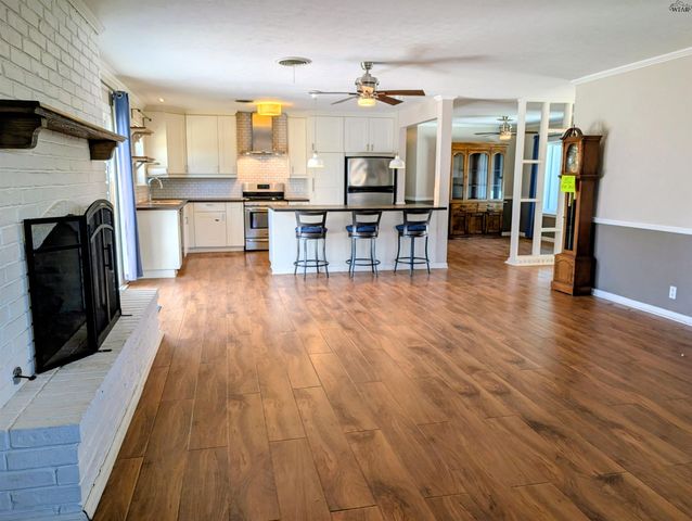 911 EASY STREET, Burkburnett, TX 76354