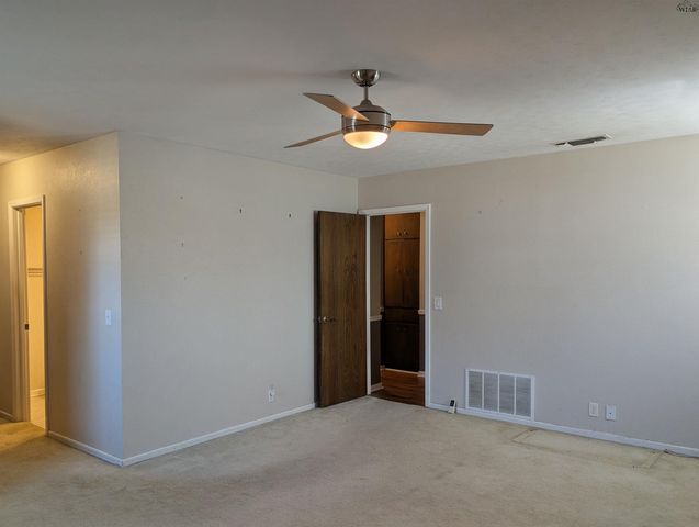 911 EASY STREET, Burkburnett, TX 76354