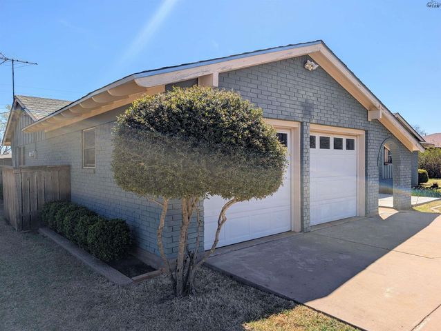 911 EASY STREET, Burkburnett, TX 76354