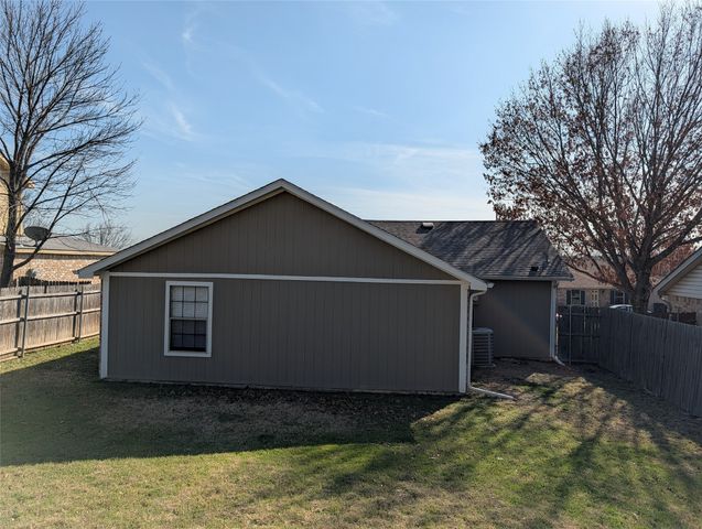 10124 Lone Eagle Drive, Fort Worth, TX 76108