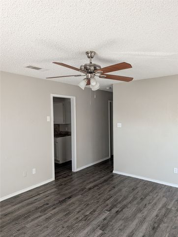 10124 Lone Eagle Drive, Fort Worth, TX 76108