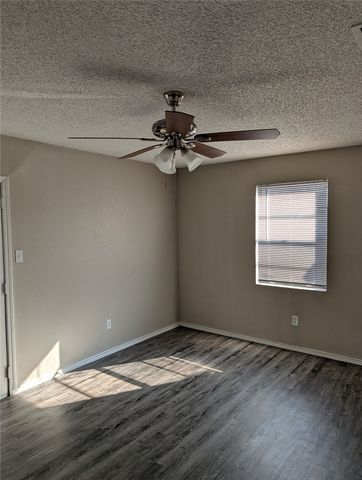 10124 Lone Eagle Drive, Fort Worth, TX 76108