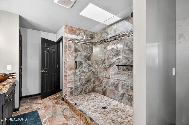 15 Ridge Crest Circle, Crossville, TN 38558