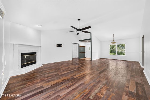 15 Ridge Crest Circle, Crossville, TN 38558