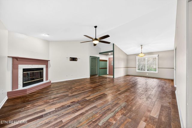 15 Ridge Crest Circle, Crossville, TN 38558
